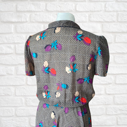 Vintage botanical print dress with flutter sleeves and pussy bow collar . Approx  U.K size 10-12