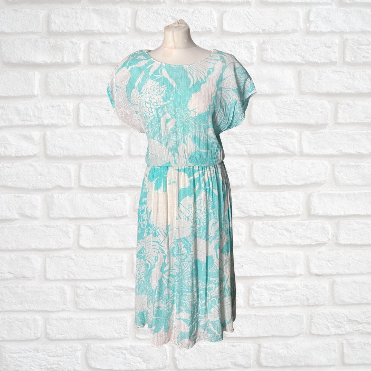 80s white and turquoise floral print Betty Barclay midi dress. Approx  U.K. size  12-14