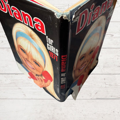 Vintage Diana Annual 1971, full of fiction, fashion, fun and nostalgia. Great gift idea