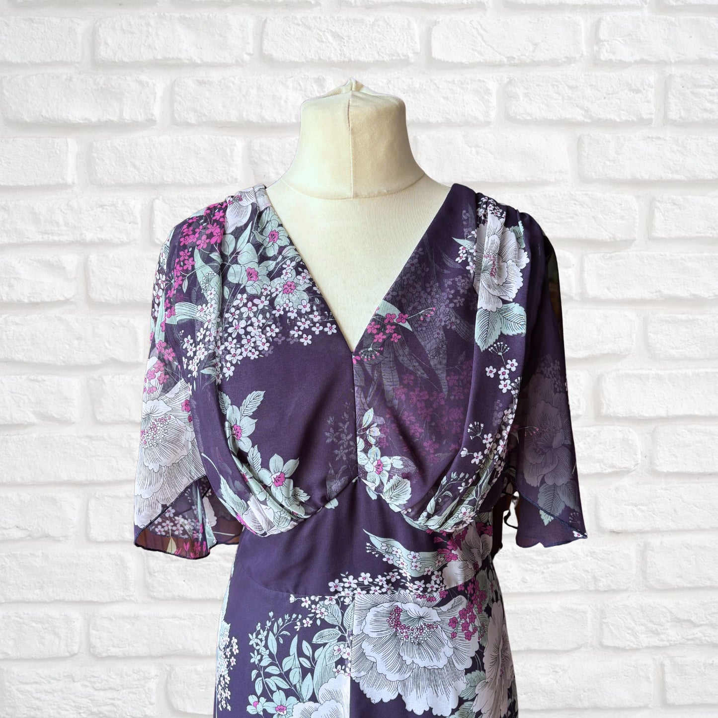 70s purple floral maxi dress with short angel sleeves. Approx UK size 12-14