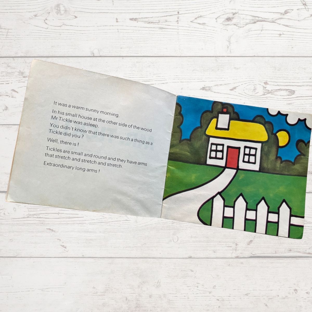 A cartoon house picture 