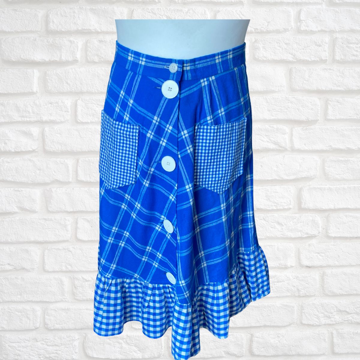 Vintage blue and white rockabilly style button down checked skirt. Approx UK size 18