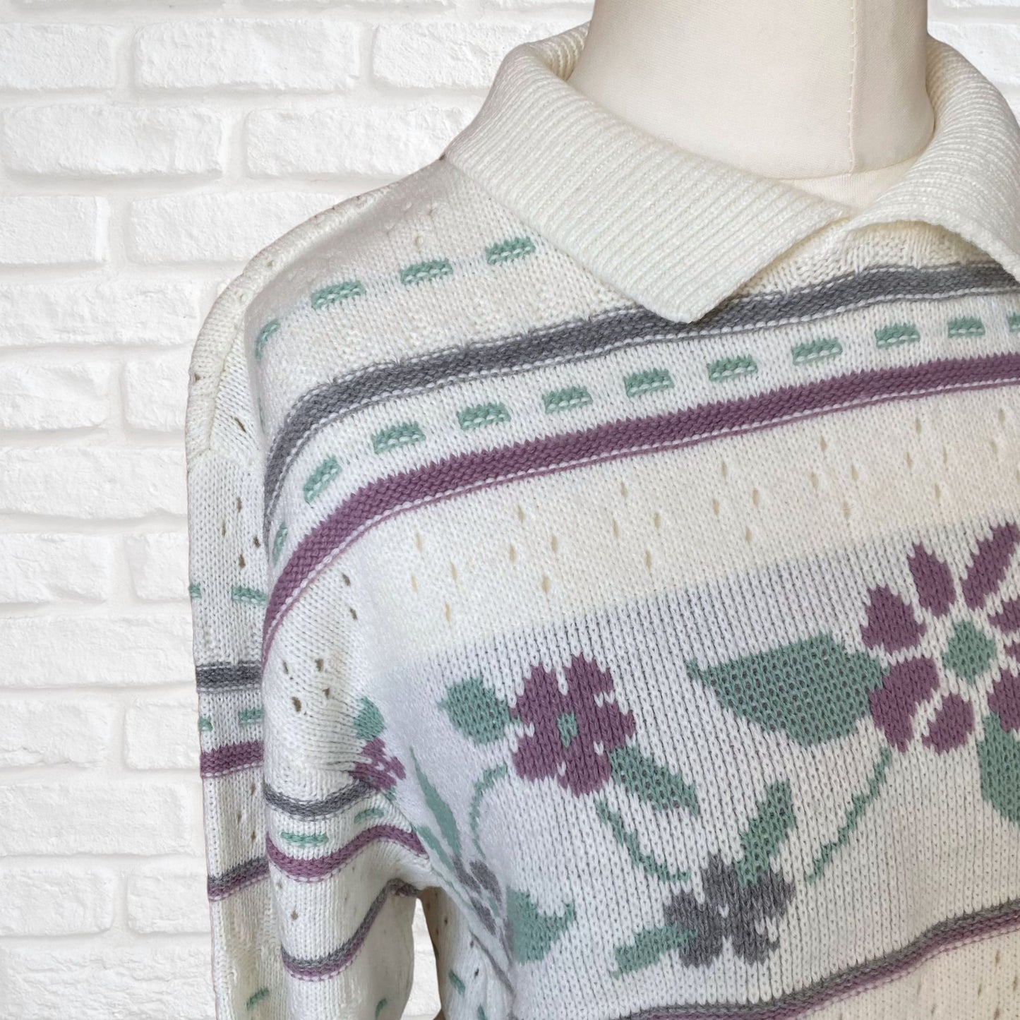 80s soft pastel collared lightweight floral jumper. Approx UK size 12-18