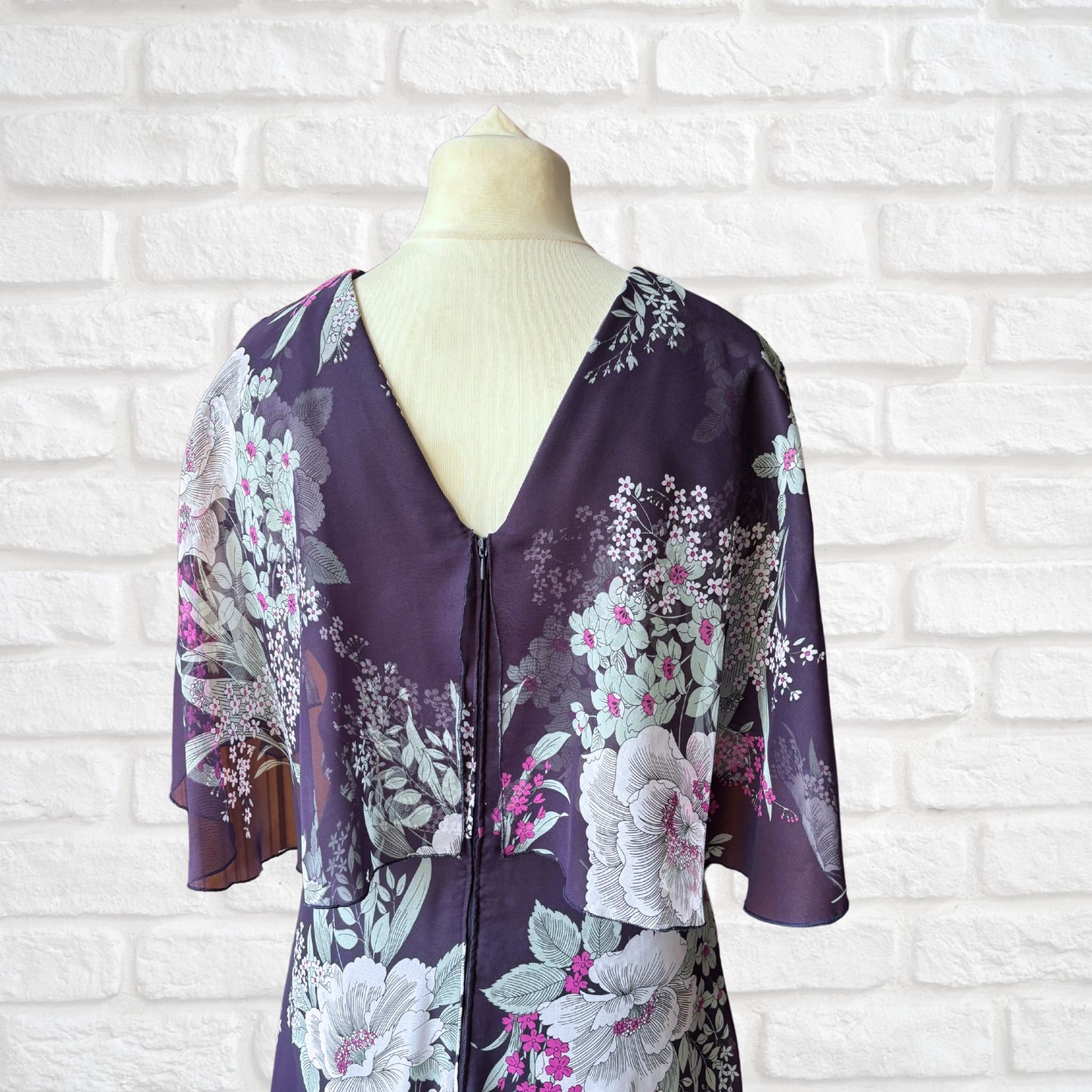 70s purple floral maxi dress with short angel sleeves. Approx UK size 12-14