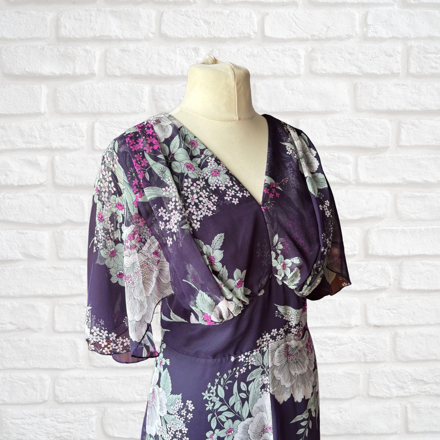 70s purple floral maxi dress with short angel sleeves. Approx UK size 12-14