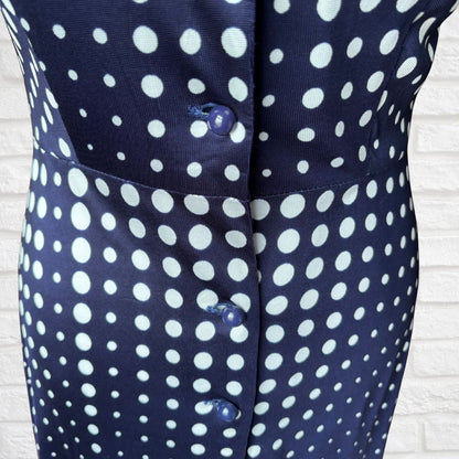 70s dress close up o the waist stitching. 