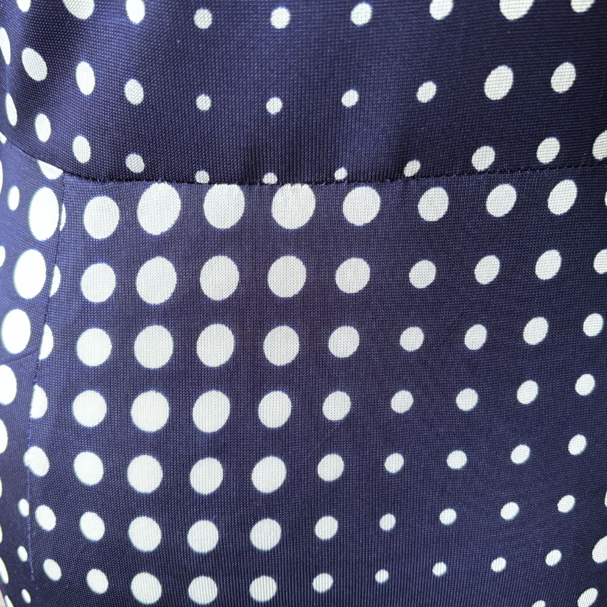 70s dress close up o the waist stitching. 