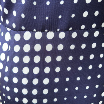 70s dress close up o the waist stitching. 