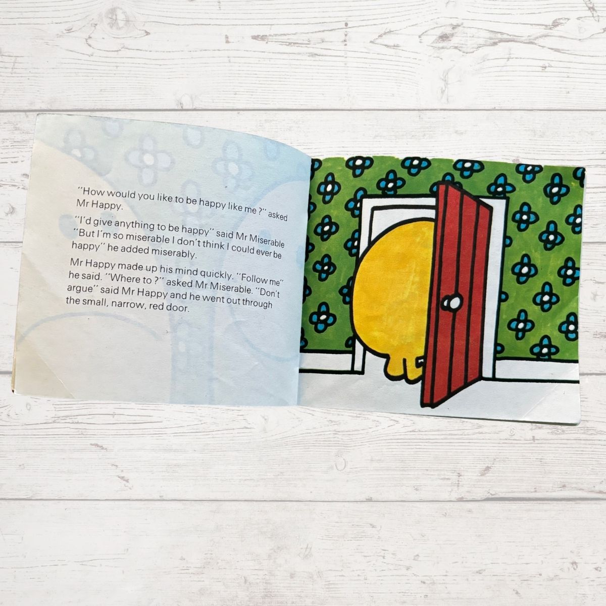 Picture inside a cartoon house 