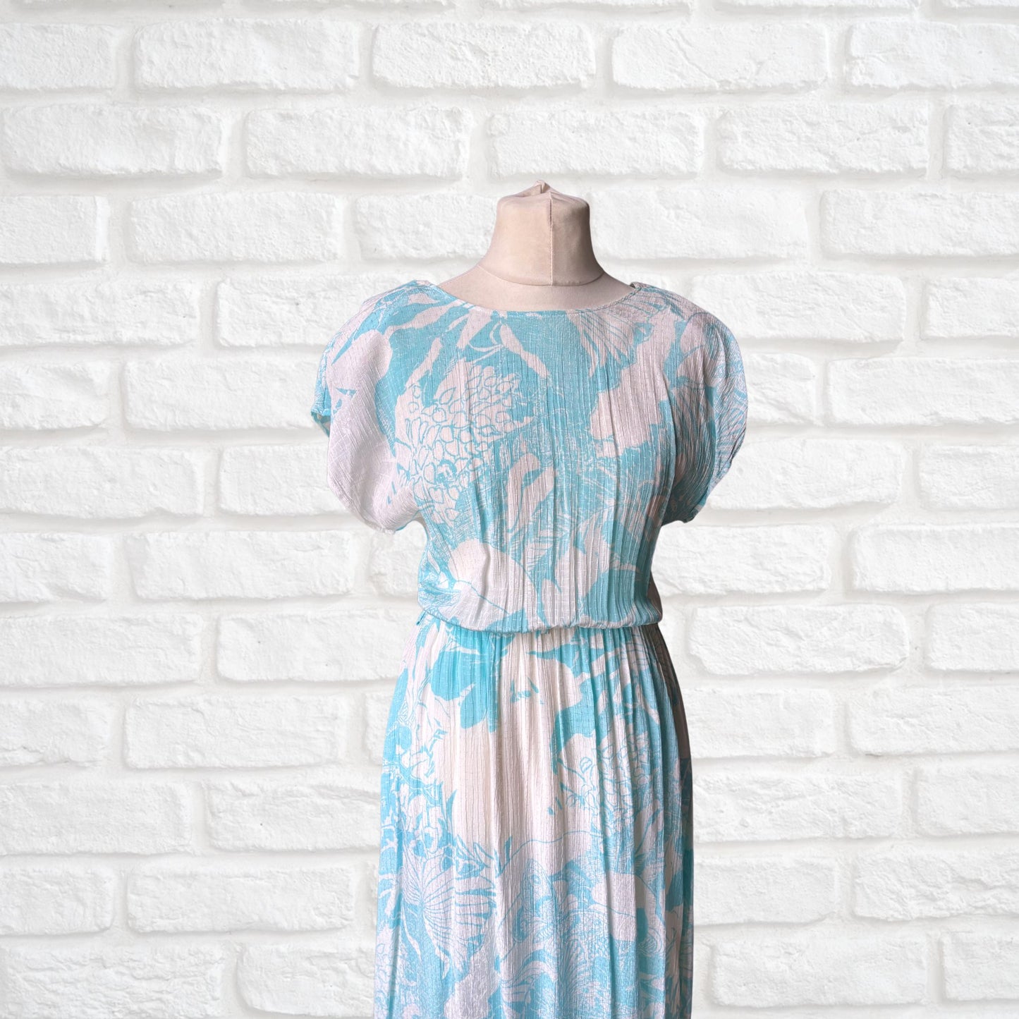 80s white and turquoise floral print Betty Barclay midi dress. Approx  U.K. size  12-14