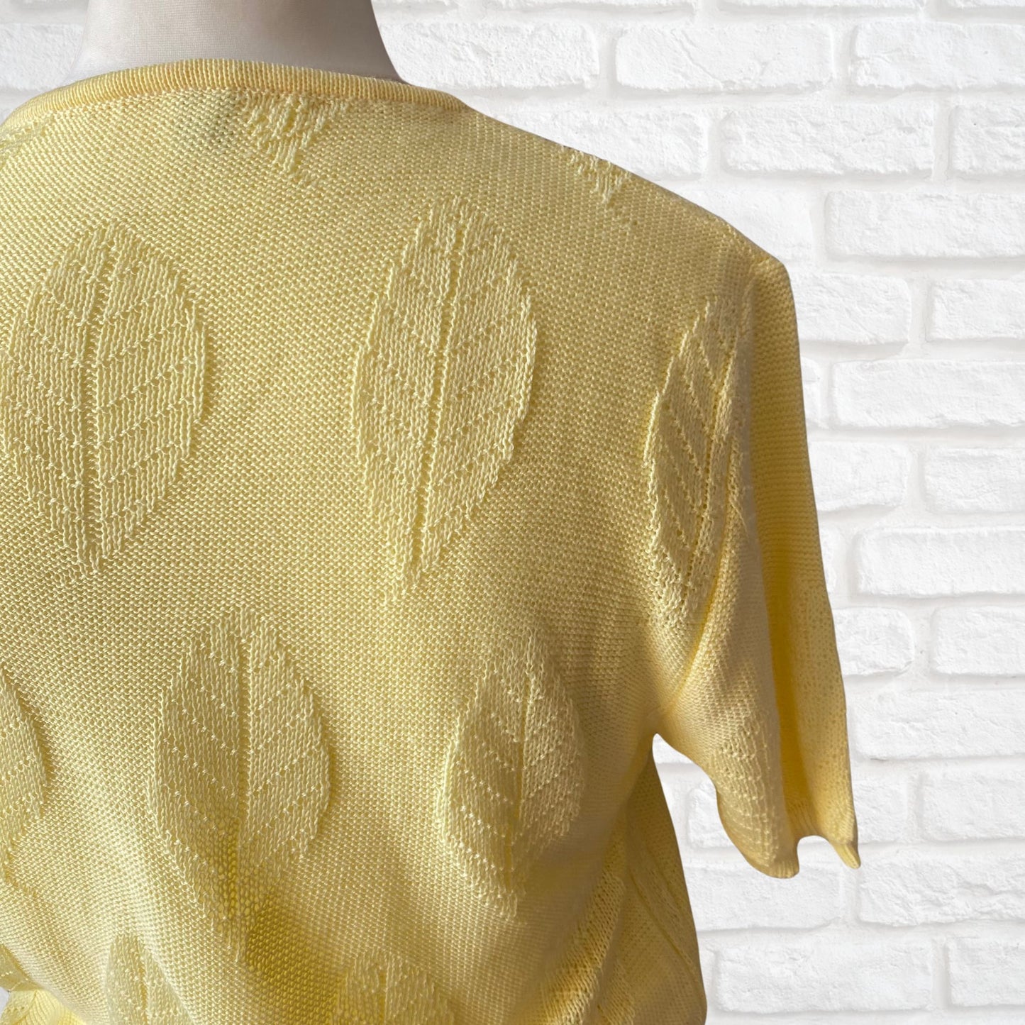 80s short sleeved lightweight, yellow knitted top/ jumper . Approx UK size 10-14