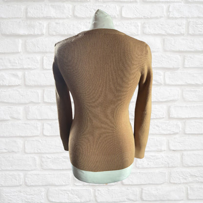 Camel jumper close up back 