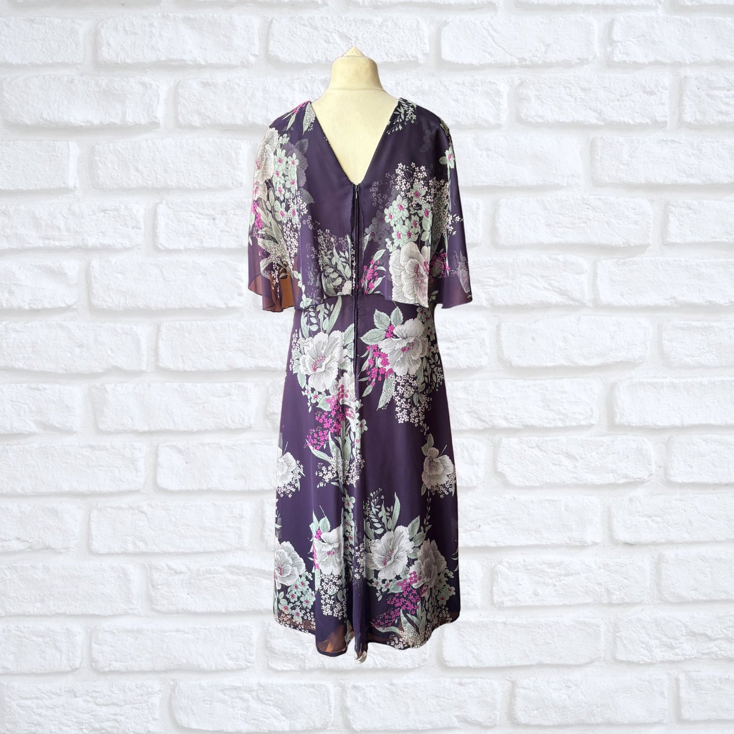 70s purple floral maxi dress with short angel sleeves. Approx UK size 12-14