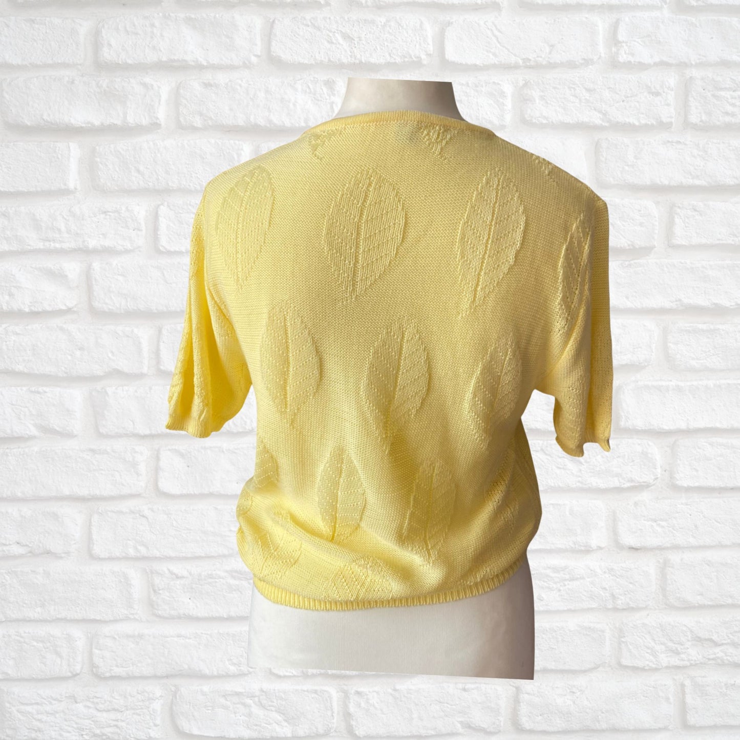 80s short sleeved lightweight, yellow knitted top/ jumper . Approx UK size 10-14