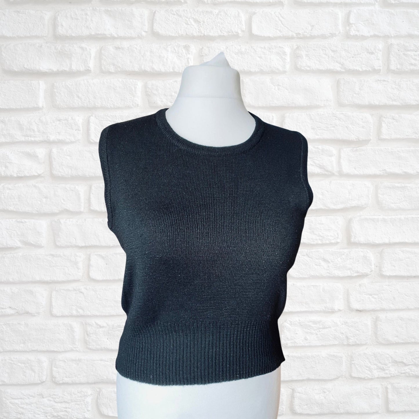 Black 70s round neck tank top/sweater top. Approx UK size 10-16