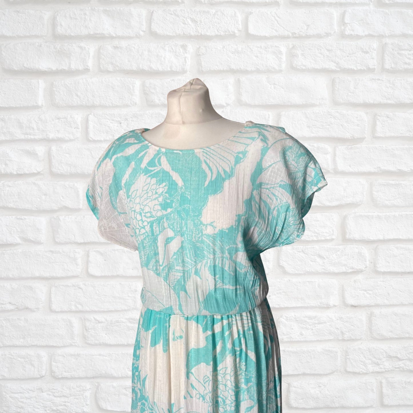 80s white and turquoise floral print Betty Barclay midi dress. Approx  U.K. size  12-14