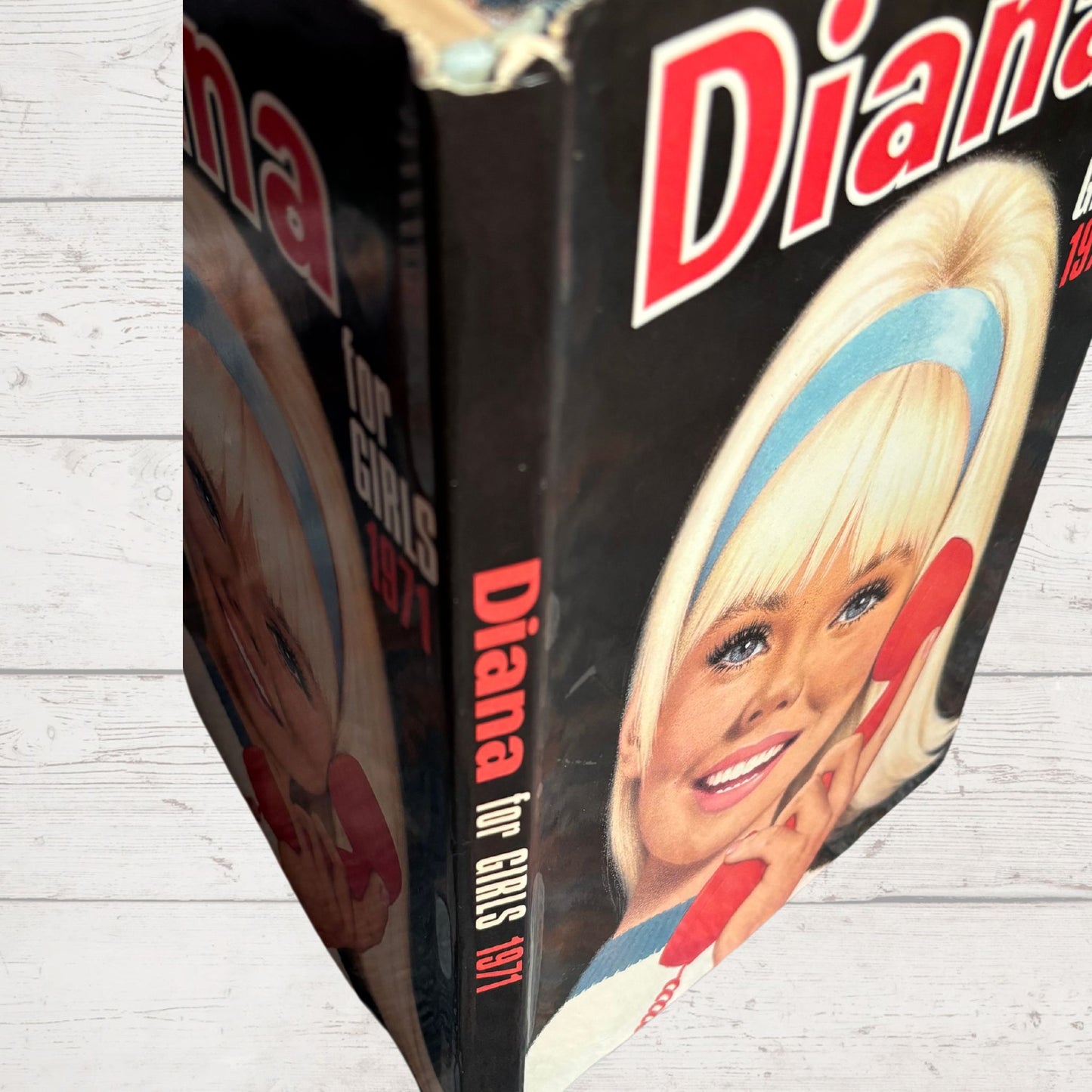 Vintage Diana Annual 1971, full of fiction, fashion, fun and nostalgia. Great gift idea