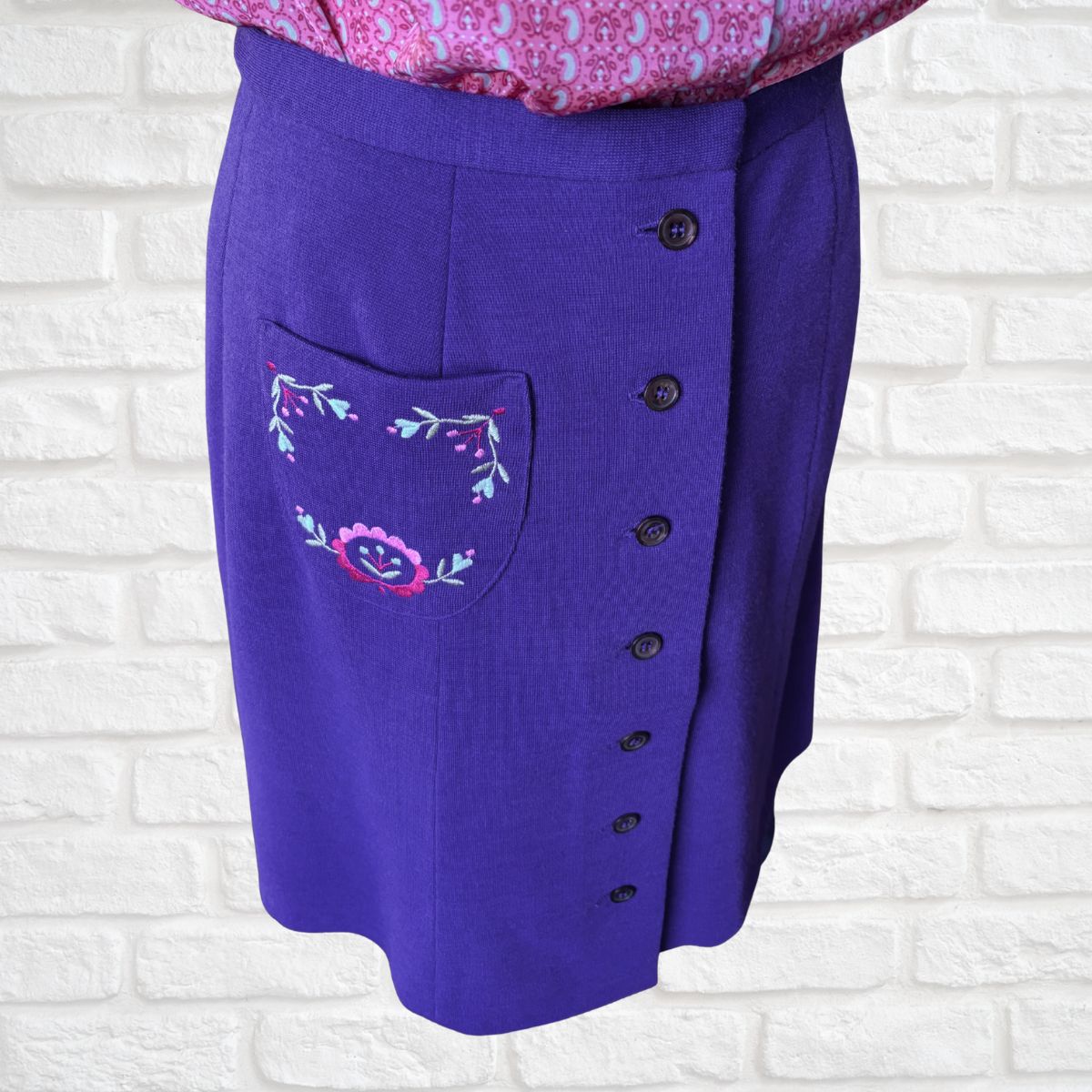 60s/70s Purple A Line Mini Skirt with Cute Floral Embroidered Pocket.Approx UK size 8-10