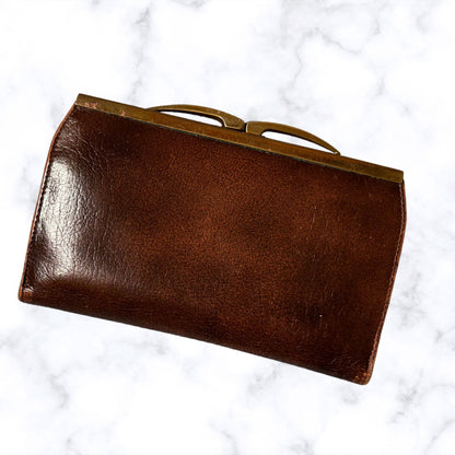 Vintage 1960s Brown Savona Leather Clasp Top Purse/Wallet - Elegant and Practical