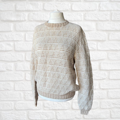 Beige and White Chunky Crew Neck Vintage Jumper.Approx UK size 16-20