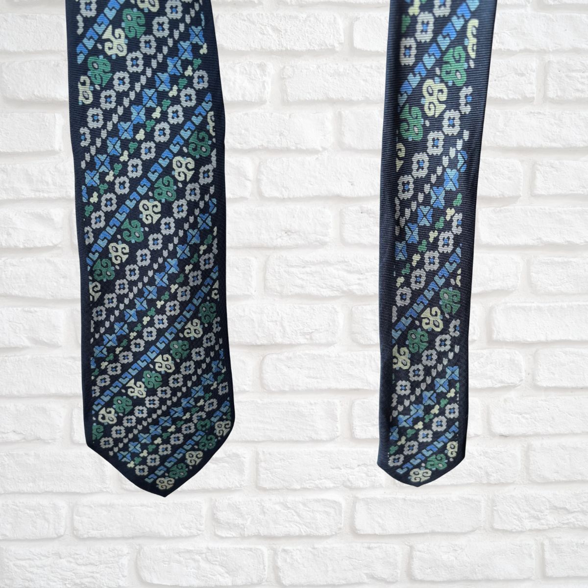 Geometric Print Italian Silk Vintage Tie by Mila Schön