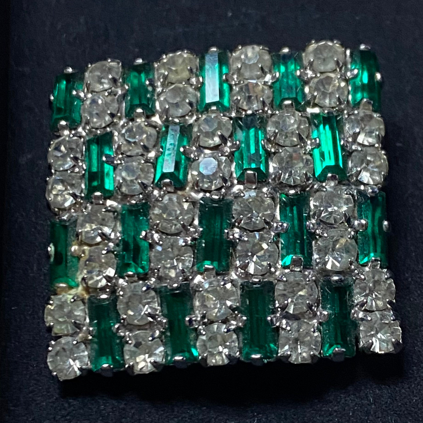 Silver-coloured vintage brooch with sparkling green and diamanté details - Elevate your style with a touch of vintage charm