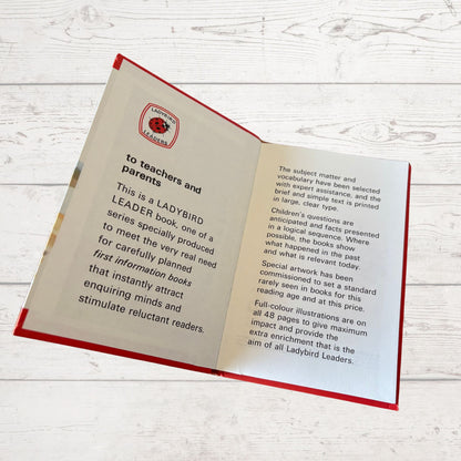 Vintage 1980s children’s book, Dinosaurs. A Ladybird Leader Book. Series 737