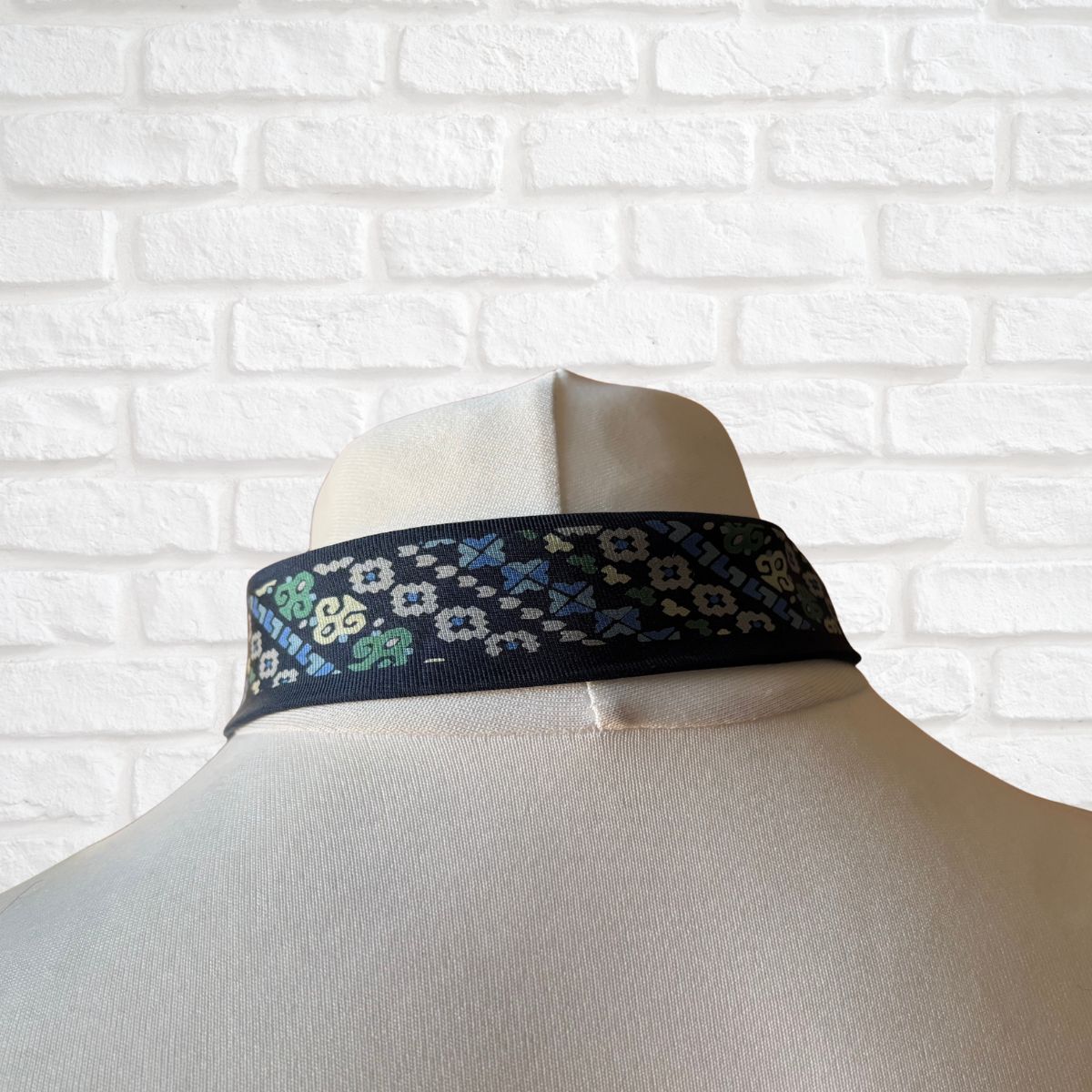 Mila schon vintage silk neck tie 