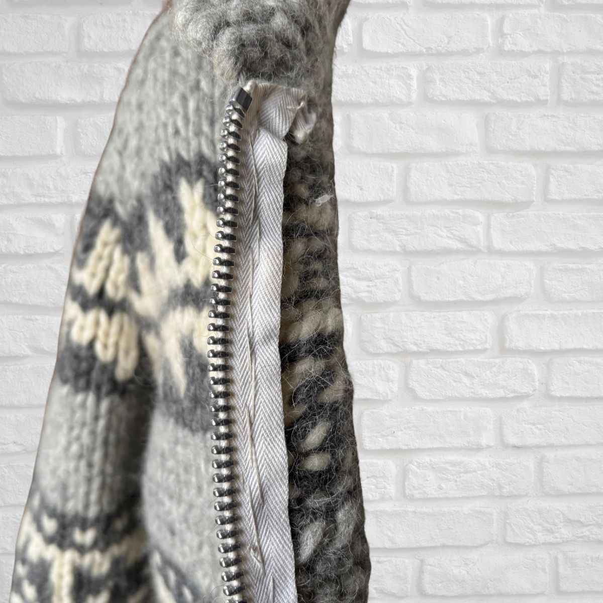 Cowichan Style 70s Vintage Chunky Grey Wool Zip Up Cardigan. Approx UK size S - M ( men)/12-16 ( women)