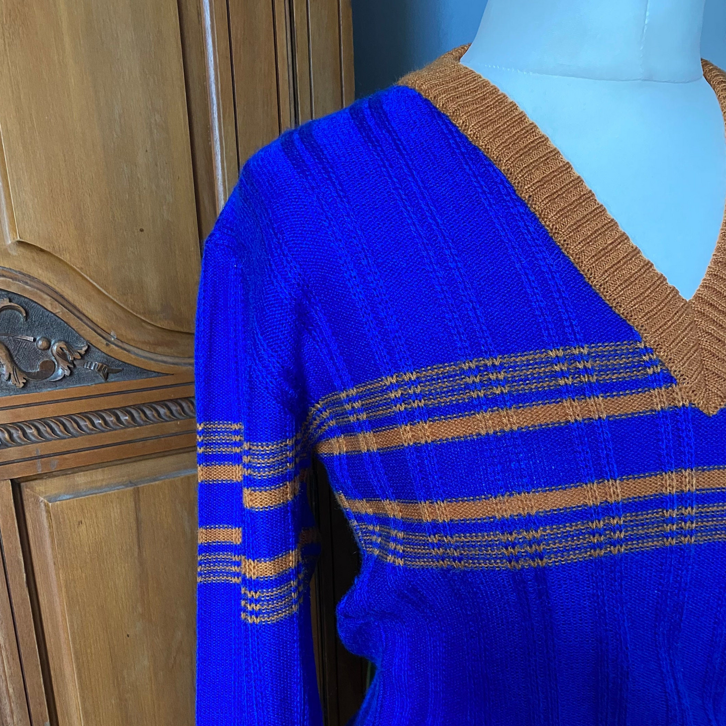 Classic 70s blue and burnt orange v neck jumper - timeless fashion