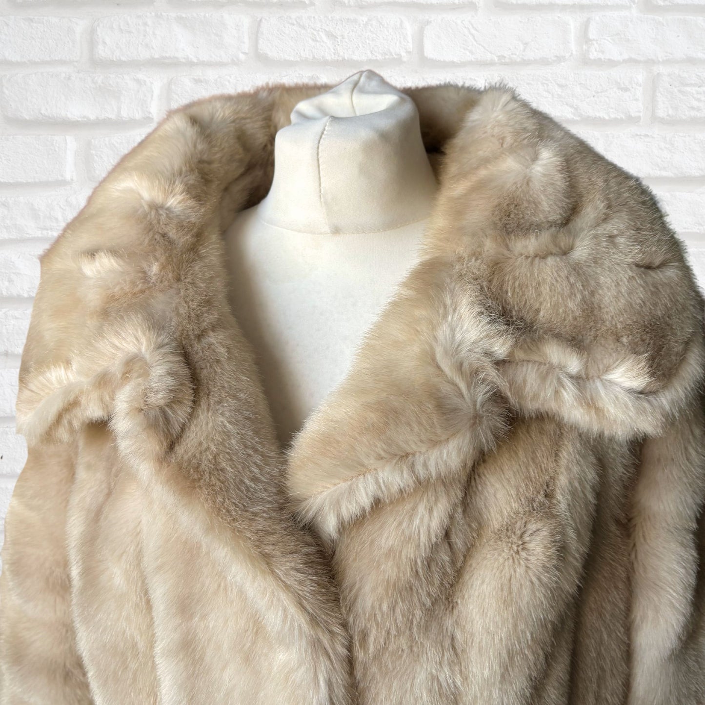 Vintage 1970s Dark Cream Astraka Faux Fur Coat – Made in England. Approx UK size 10-12