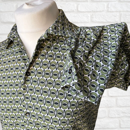 1970s Green, Black and White Geometric Print Cotton Vintage Shirt. Approx UK size L-XL (men  ) 18-20( women)