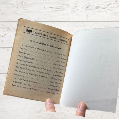 Oliver Twist by Charles Dickens. Illustrated Classics Editions Vintage Book. Nostalgic gift idea