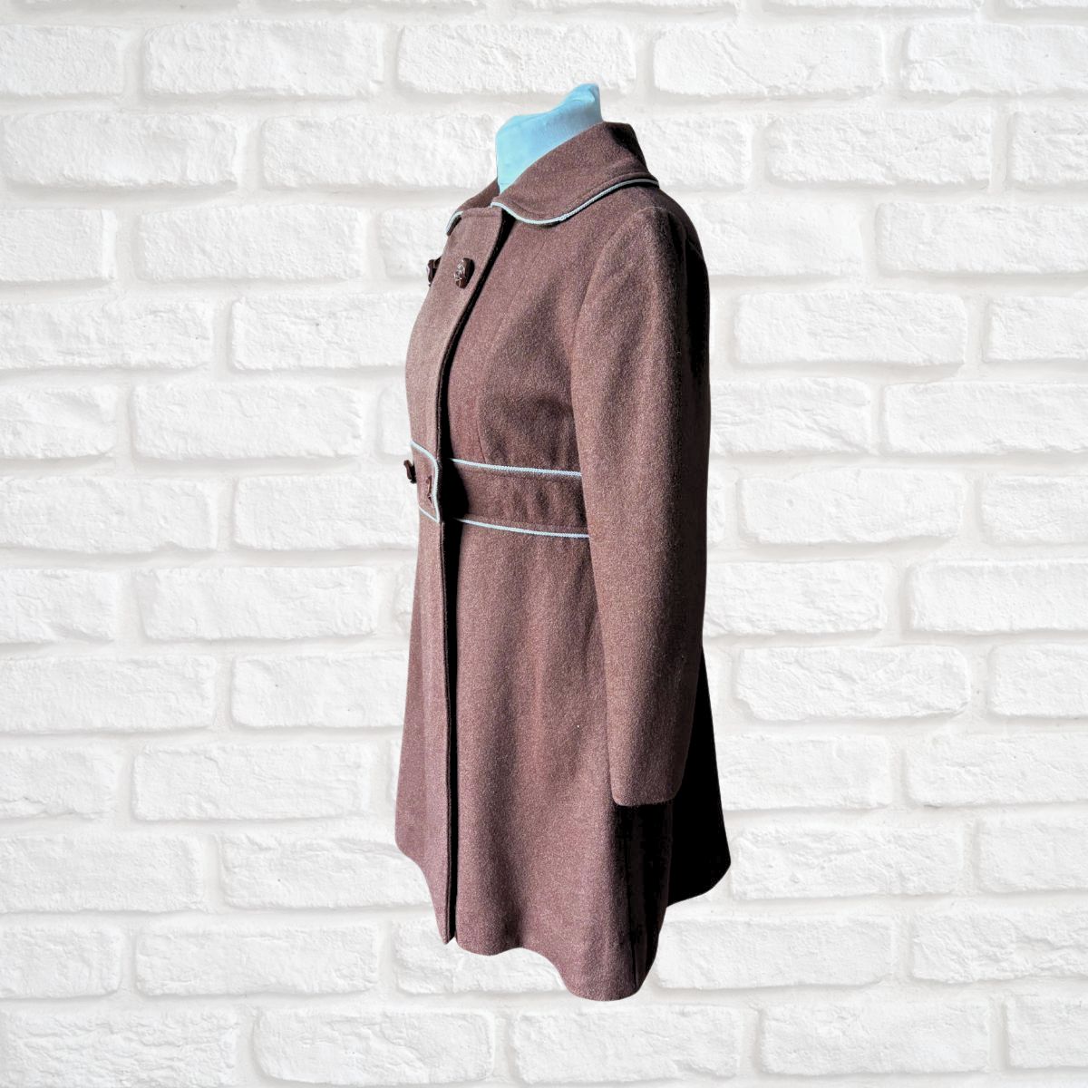 70s Vintage Brown Wool Lightweight Fit and Flare Coat. Approx UK size 8-10