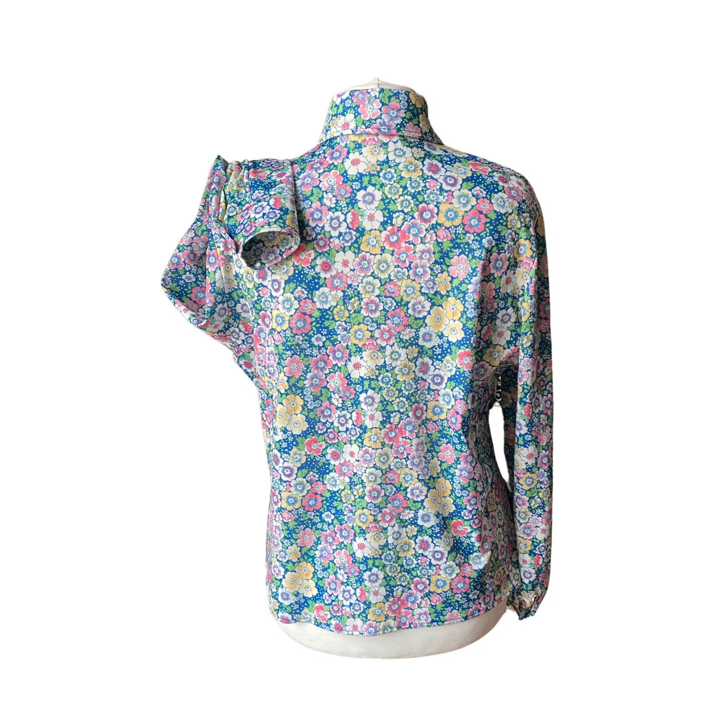 Versatile flower print vintage blouse - pair with skirts or jeans for a chic look