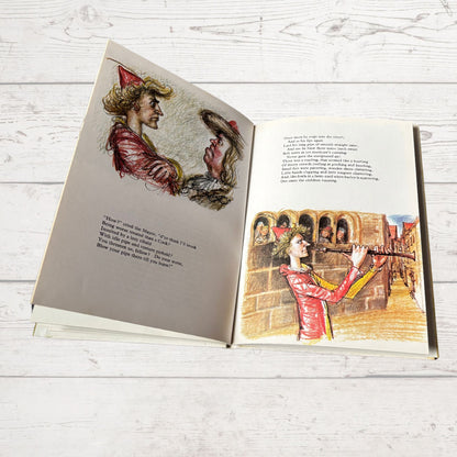 The Pied Piper of Hamelin by Robert Browning. Illustrated Hardback Vintage Book. Great Gift Idea