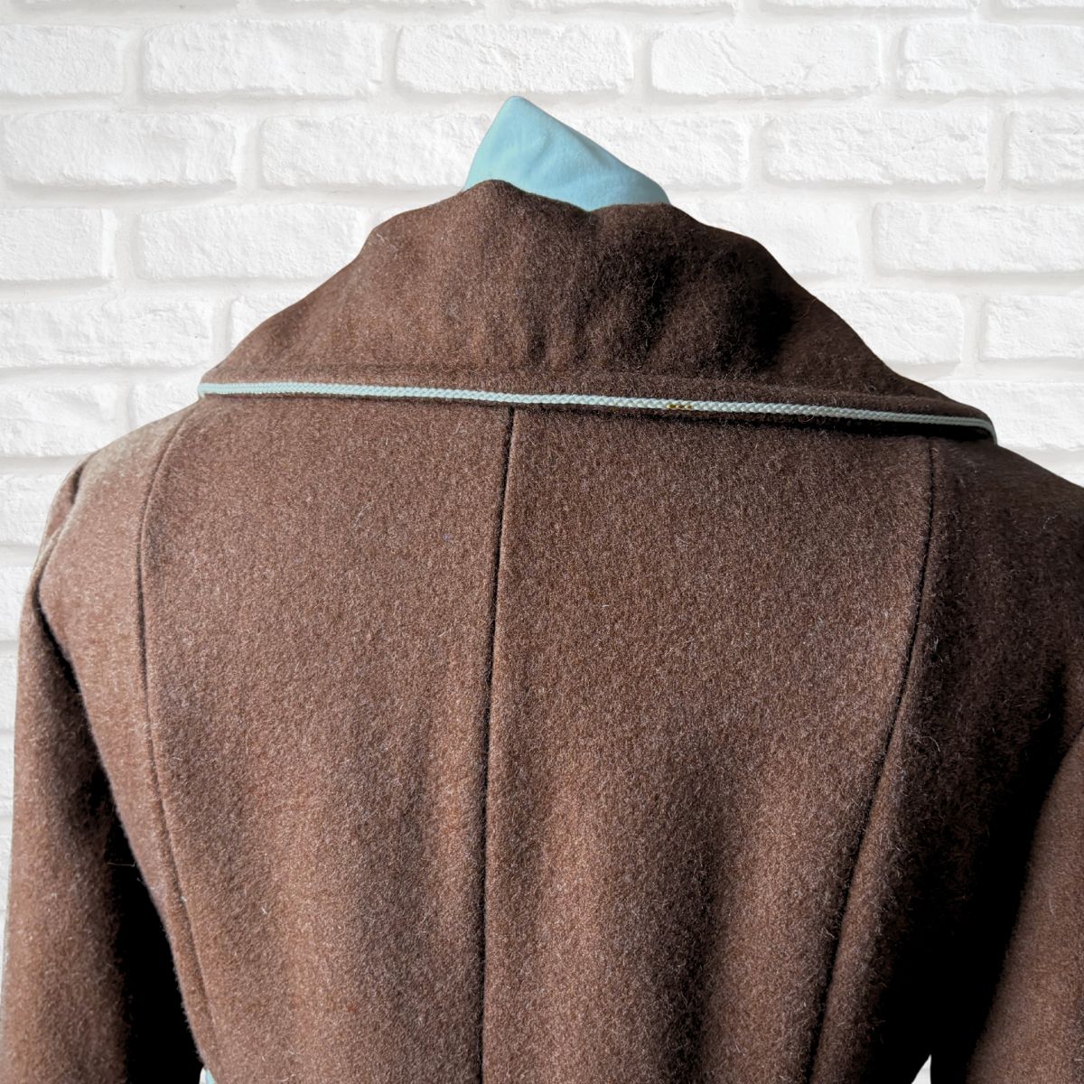 70s Vintage Brown Wool Lightweight Fit and Flare Coat. Approx UK size 8-10