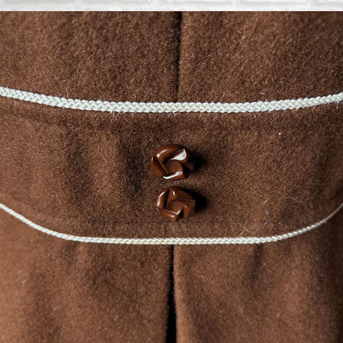 70s Vintage Brown Wool Lightweight Fit and Flare Coat. Approx UK size 8-10