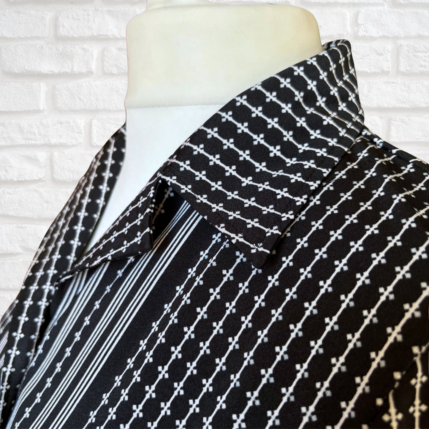 Japanese Vintage 70s Black & White Geometric Print Blouse. Approx UK size 14 -16