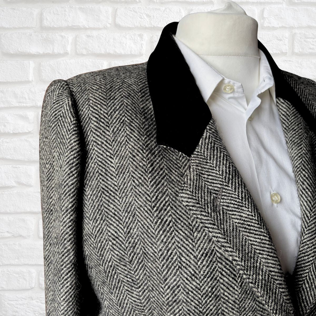 Black and White Herringbone Wool Vintage Blazer by Les Copains. Approx UK size 14-16