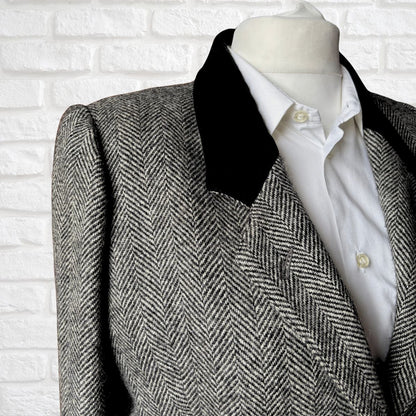 Black and White Herringbone Wool Vintage Blazer by Les Copains. Approx UK size 14-16
