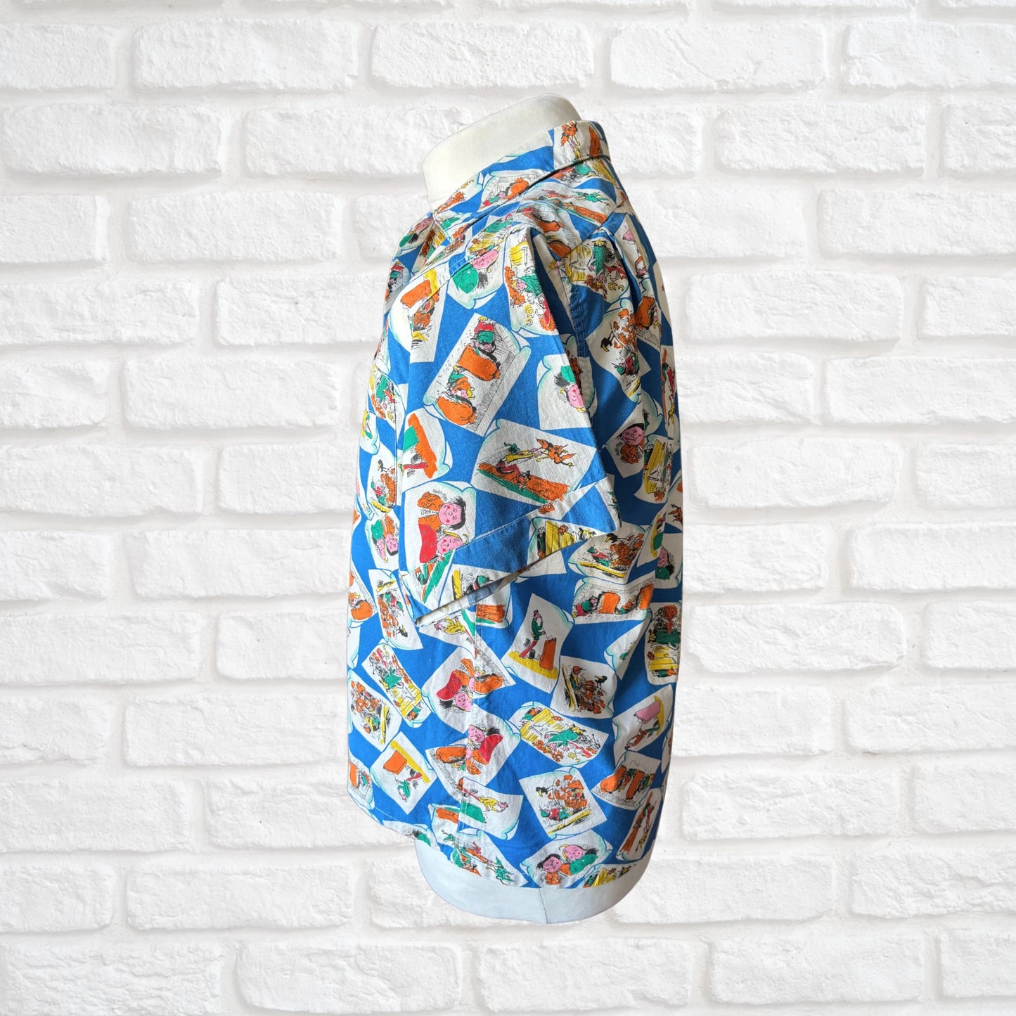 70s Blue Cartoon Novelty Print Vintage Cotton Shirt. Approx UK size M (men) 14-16( women )
