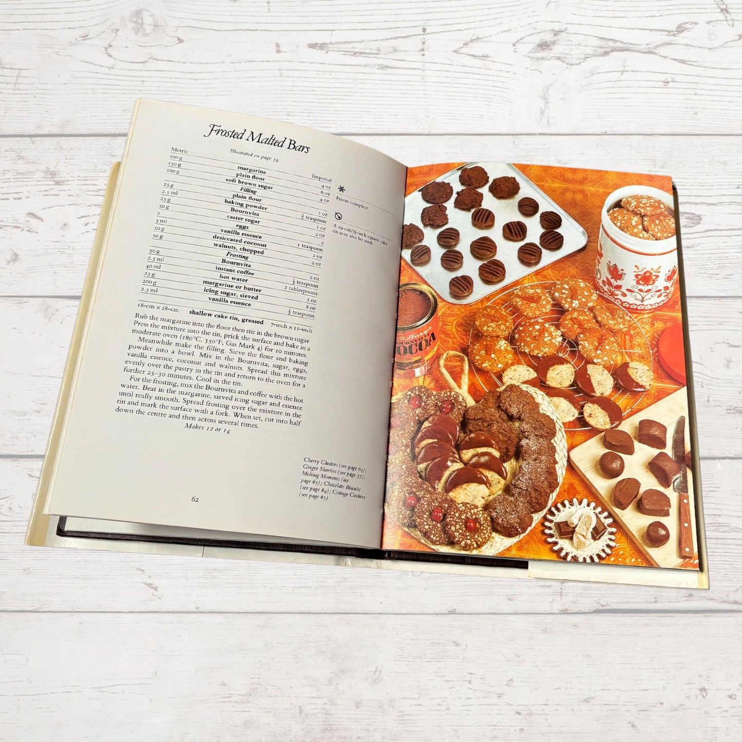 Cadbury Chocolate Cook Book:  A Vintage Chocolate Recipe Book by Patricia Dunbar