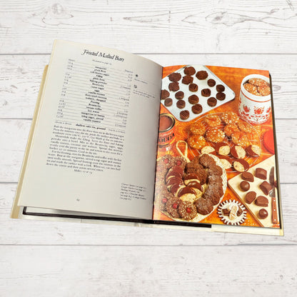 Cadbury Chocolate Cook Book:  A Vintage Chocolate Recipe Book by Patricia Dunbar