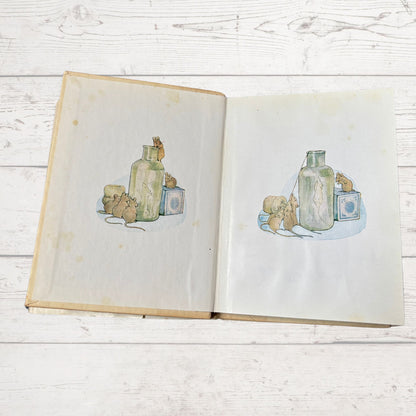 The Tale of Ginger and Pickles. Vintage Beatrix Potter book. 1971 edition