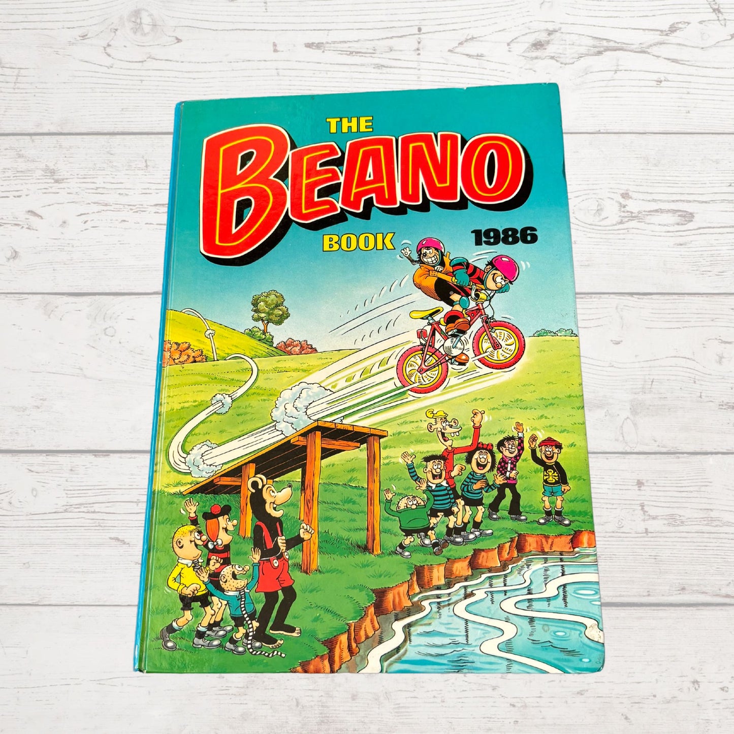 Vintage Beano Annual 1986. Classic Comic Strips for Nostalgic Reading & Collecting. Great gift idea