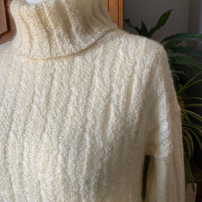 90s ribbed, roll neck cream jumper. Approx U.K. size 14-20