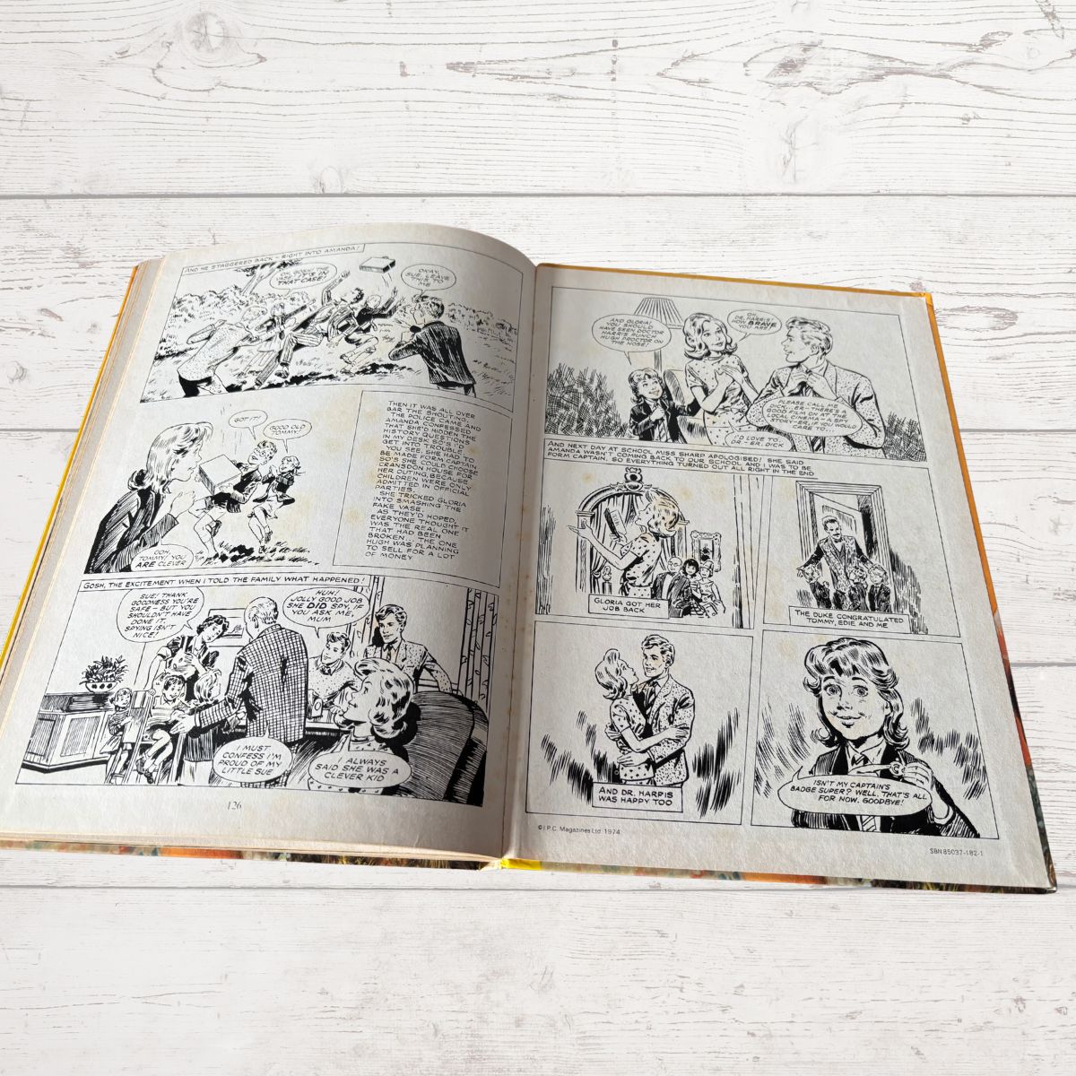 Vintage Pixie Annual 1975, full of fiction, fun, pets and puzzles. . Great gift idea