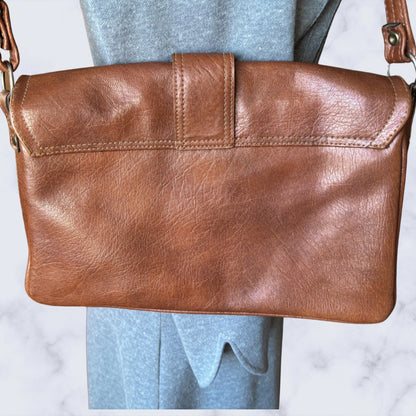 Close up of brown vinyl vintage handbag 