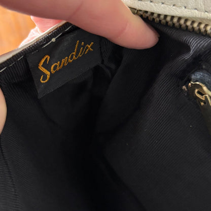 White Leather 70s Vintage Shoulder and top handle Bag by Sandix. Stylish and Secure